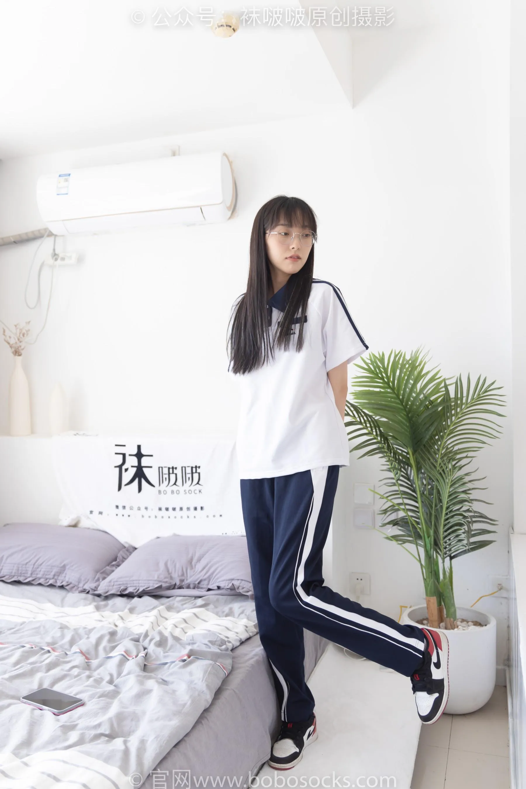 [BoBoSocks袜啵啵]NO.207 稚予-aj板鞋、白棉袜、油亮白丝、校服裤里丝 [87P]插图6